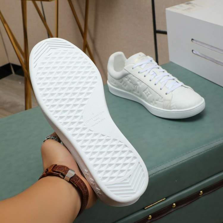 Picture of Louis Vuitton Shoes _SKULVsz38-44mnf041015320